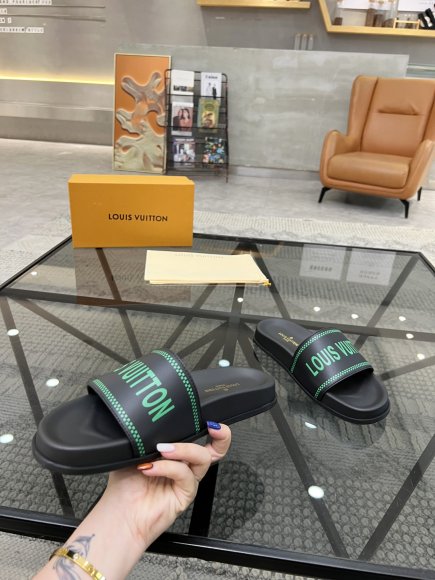 Louis Vuitton - Мужские шлепанцы мюли RU_3005LV2 Louis Vuitton - Мужские шлепанцы мюли RU_3005LV2