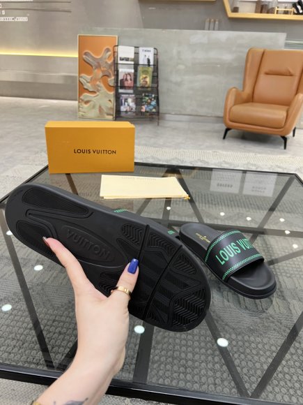 Louis Vuitton - Мужские шлепанцы мюли RU_3005LV2 Louis Vuitton - Мужские шлепанцы мюли RU_3005LV2