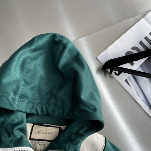 Gucci - Мужская спортивная куртка ветровка TJ_2808GU2 Gucci - Мужская спортивная куртка ветровка TJ_2808GU2