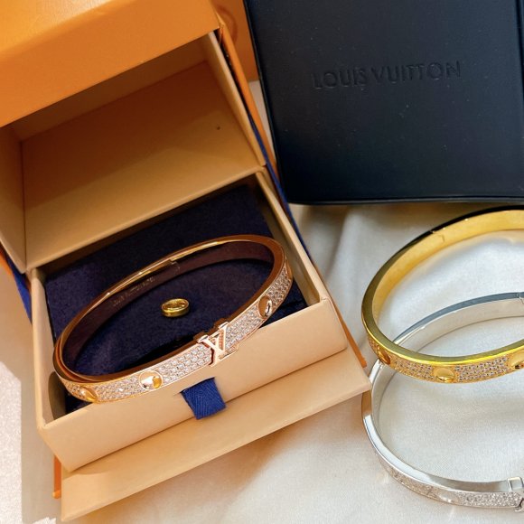Louis Vuitton Браслет OR_1103LV3