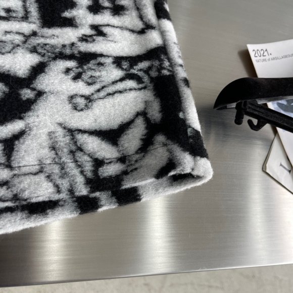 Louis Vuitton - Мужские флисовые шорты TJ_1303LV11