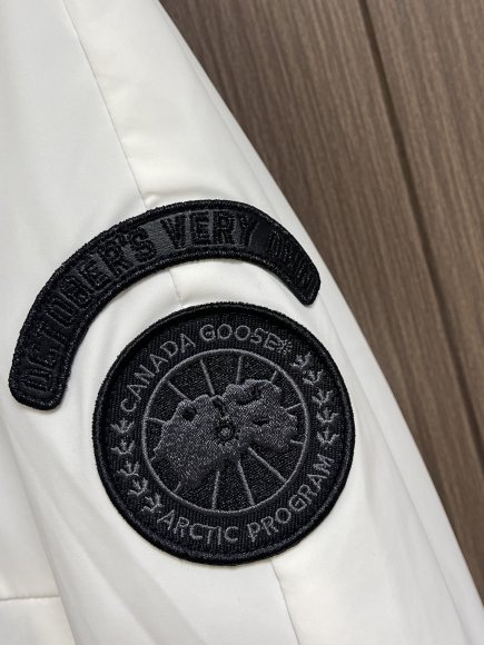 Canada Goose - Мужская куртка ветровка DZ_0908CG9 Canada Goose - Мужская куртка ветровка DZ_0908CG9