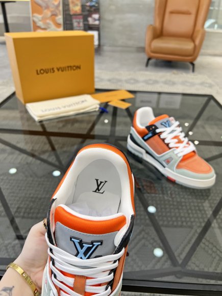 Louis Vuitton - Мужские кроссовки RU_2909LV1