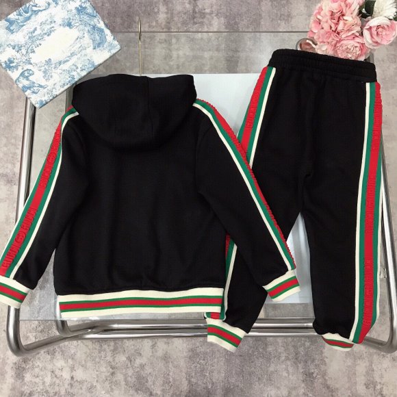 Gucci - Детский спортивный костюм DW_0112GU5