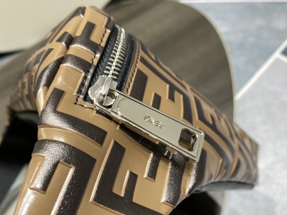 Fendi Поясная сумка GI_2605FE1 Fendi Поясная сумка GI_2605FE1