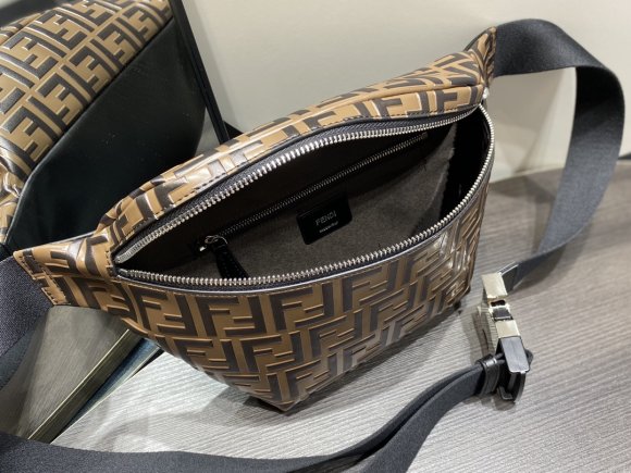 Fendi Поясная сумка GI_2605FE1 Fendi Поясная сумка GI_2605FE1