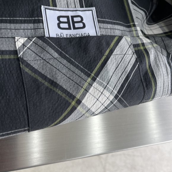 Balenciaga - Мужская рубашка TJ_2205BA1 Balenciaga - Мужская рубашка TJ_2205BA1