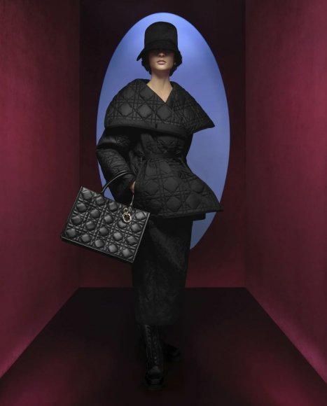 Dior - Женская стеганая куртка FY_2812DI8 Dior - Женская стеганая куртка FY_2812DI8