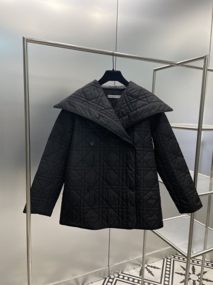 Dior - Женская стеганая куртка FY_2812DI8 Dior - Женская стеганая куртка FY_2812DI8