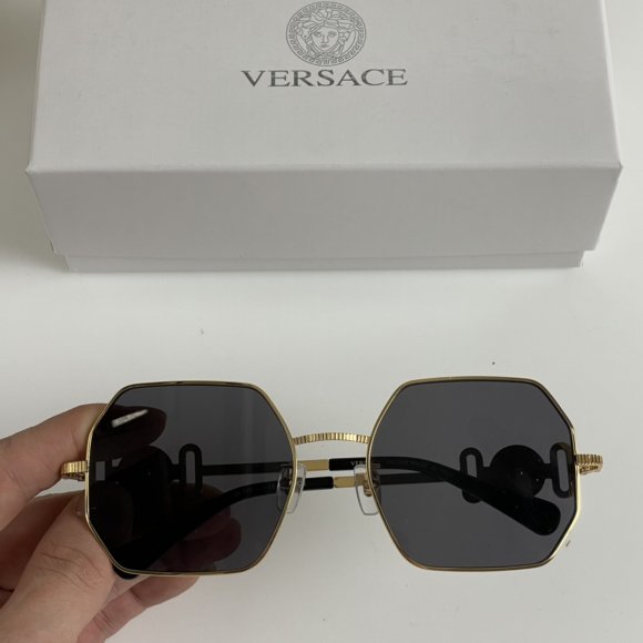 Versace - Солнцезащитные очки K2_2402VE7 Versace - Солнцезащитные очки K2_2402VE7