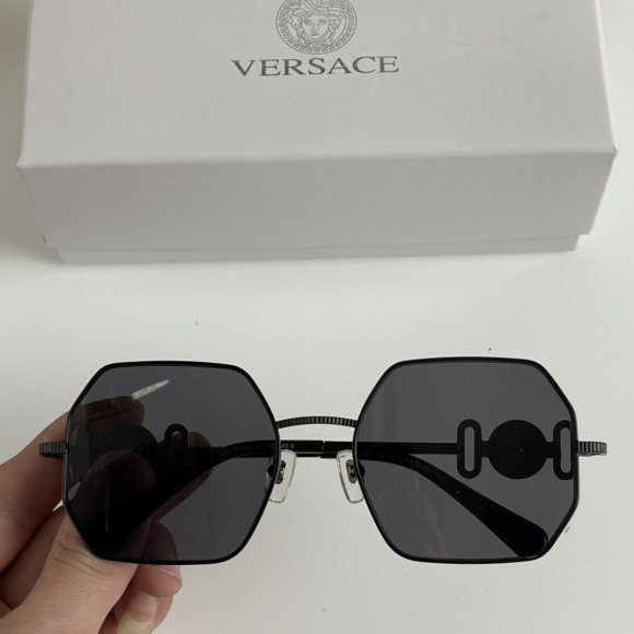 Versace - Солнцезащитные очки K2_2402VE7 Versace - Солнцезащитные очки K2_2402VE7