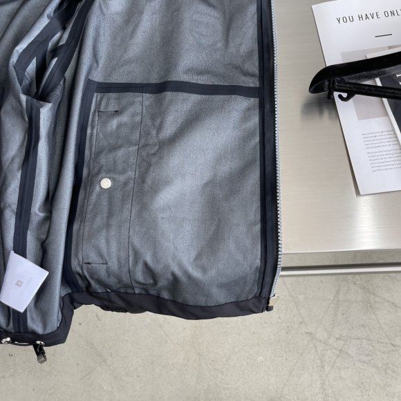 Givenchy - Мужская куртка ветровка DZ_0908GI12