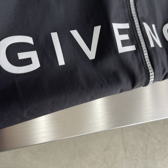 Givenchy - Мужская куртка ветровка DZ_0908GI12