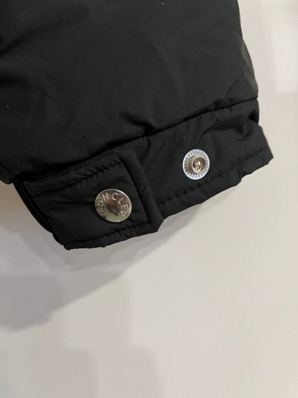 Moncler Мужская куртка пуховик S3D_2001MO2