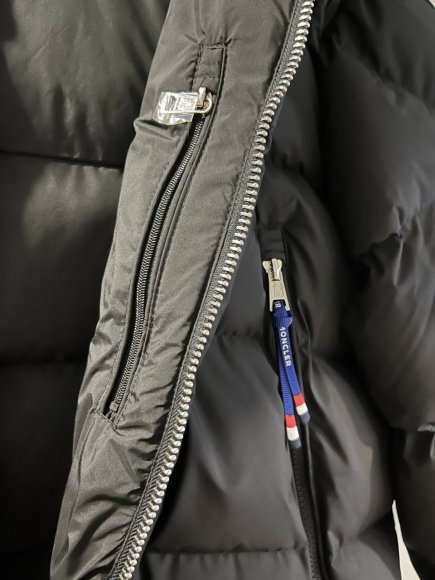 Moncler Мужская куртка пуховик S3D_2001MO2