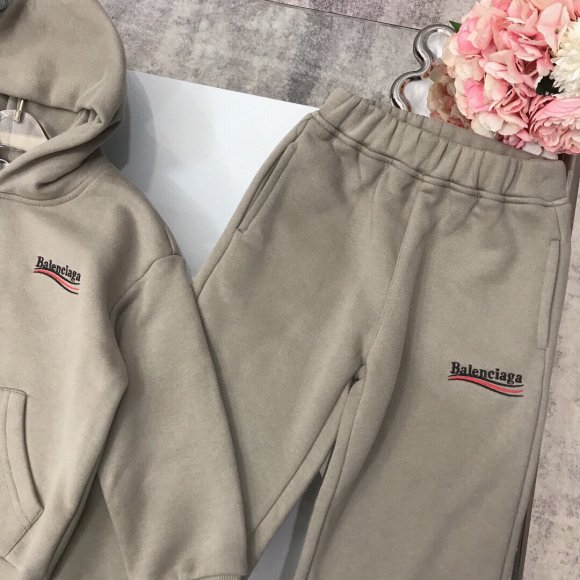 Balenciaga - Детский спортивный костюм DW_0112BA8 Balenciaga - Детский спортивный костюм DW_0112BA8