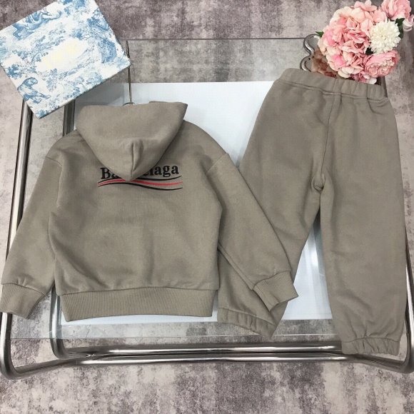 Balenciaga - Детский спортивный костюм DW_0112BA8 Balenciaga - Детский спортивный костюм DW_0112BA8