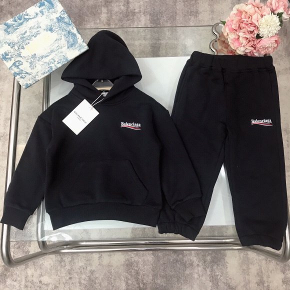 Balenciaga - Детский спортивный костюм DW_0112BA8 Balenciaga - Детский спортивный костюм DW_0112BA8