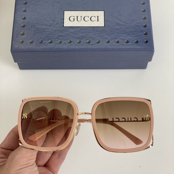 Gucci - Солнцезащитные очки K2_2402GU8 Gucci - Солнцезащитные очки K2_2402GU8