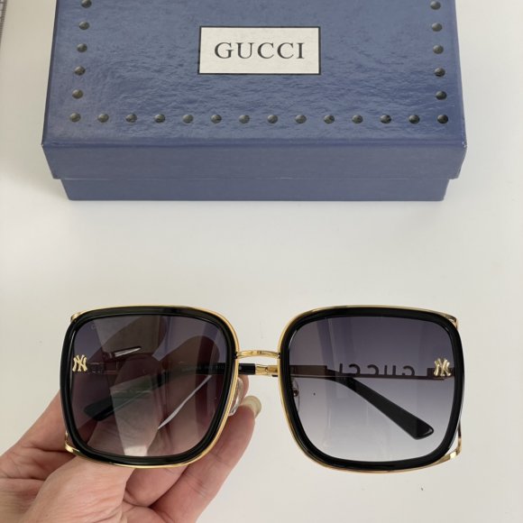 Gucci - Солнцезащитные очки K2_2402GU8 Gucci - Солнцезащитные очки K2_2402GU8
