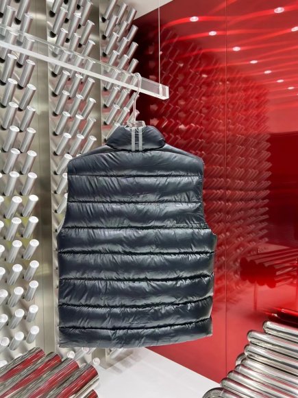 Canada Goose Мужской жилет пуховик SAD_2501CG7 Canada Goose Мужской жилет пуховик SAD_2501CG7