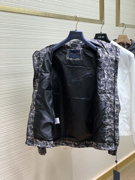 Louis Vuitton - Мужская куртка ветровка TI_1709LV1 Louis Vuitton - Мужская куртка ветровка TI_1709LV1