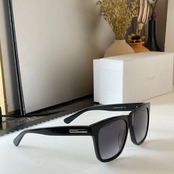 Prada - Солнцезащитные очки K2_2402PR9 Prada - Солнцезащитные очки K2_2402PR9