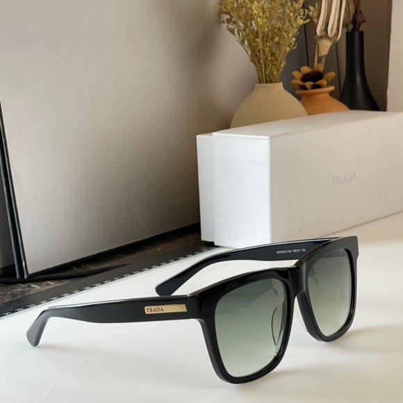 Prada - Солнцезащитные очки K2_2402PR9 Prada - Солнцезащитные очки K2_2402PR9