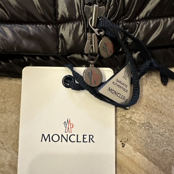 Moncler - Мужской жилет пуховик MI_0110MO2