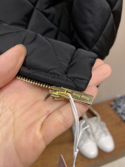 Miu Miu - Мужская демисезонная стеганая куртка DZ_1311MM1 Miu Miu - Мужская демисезонная стеганая куртка DZ_1311MM1