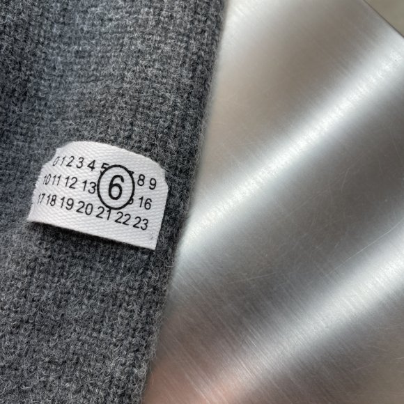 Maison Margiela MM6 - Мужская кофта свитер кардиган TJ_1012MM4 Maison Margiela MM6 - Мужская кофта свитер кардиган TJ_1012MM4