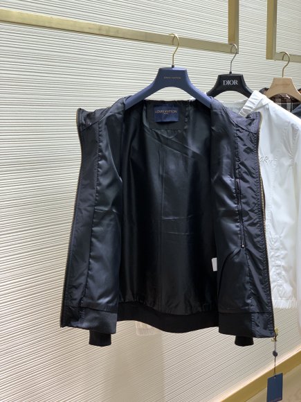 Louis Vuitton - Мужская куртка ветровка TI_1709LV4 Louis Vuitton - Мужская куртка ветровка TI_1709LV4