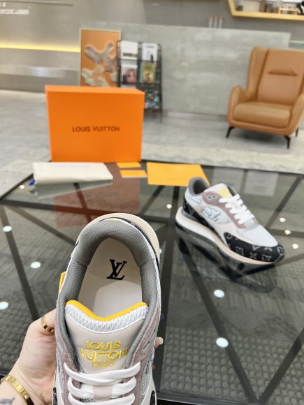 Louis Vuitton - Мужские кроссовки RU_3005LV1 Louis Vuitton - Мужские кроссовки RU_3005LV1