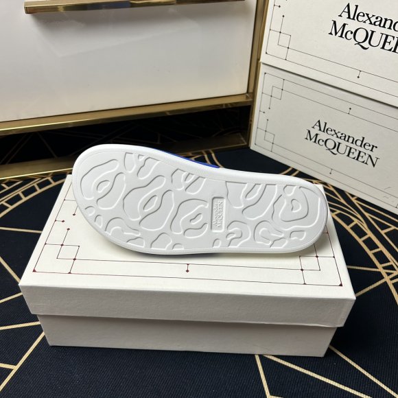 Alexander McQueen - Женские шлепанцы сланцы GTL_1004AM6W Alexander McQueen - Женские шлепанцы сланцы GTL_1004AM6W