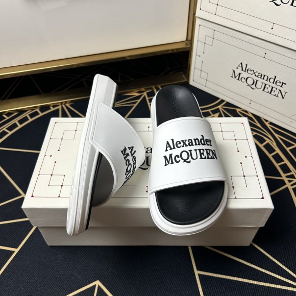 Alexander McQueen - Женские шлепанцы сланцы GTL_1004AM6W Alexander McQueen - Женские шлепанцы сланцы GTL_1004AM6W