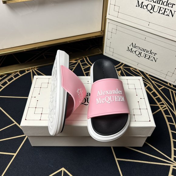 Alexander McQueen - Женские шлепанцы сланцы GTL_1004AM6W Alexander McQueen - Женские шлепанцы сланцы GTL_1004AM6W