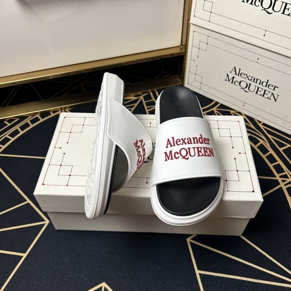 Alexander McQueen - Женские шлепанцы сланцы GTL_1004AM6W Alexander McQueen - Женские шлепанцы сланцы GTL_1004AM6W