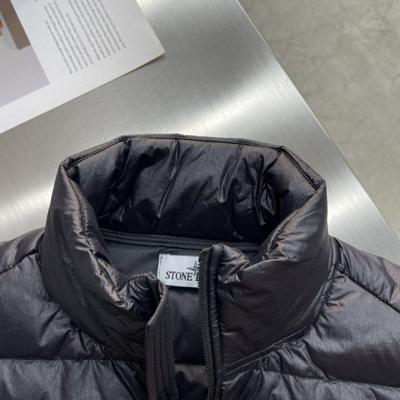 Stone Island - Мужской жилет пуховик TJ_1012SI6 Stone Island - Мужской жилет пуховик TJ_1012SI6