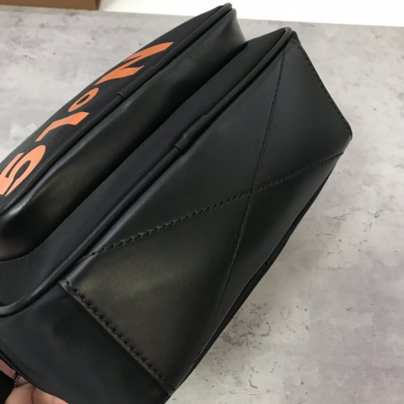 Burberry Сумка мессенджер BU1_2612BU3 Burberry Сумка мессенджер BU1_2612BU3