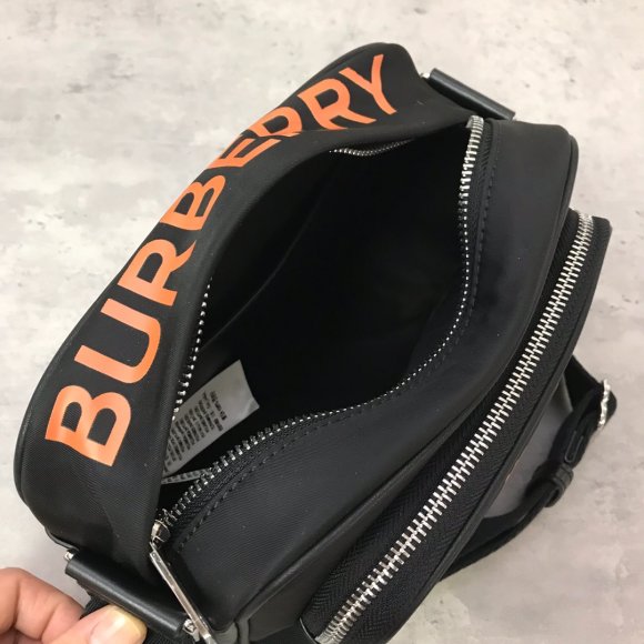 Burberry Сумка мессенджер BU1_2612BU3 Burberry Сумка мессенджер BU1_2612BU3