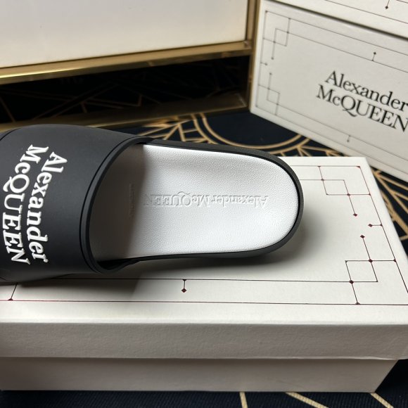 Alexander McQueen - Мужские шлепанцы сланцы GTL_1004AM7 Alexander McQueen - Мужские шлепанцы сланцы GTL_1004AM7