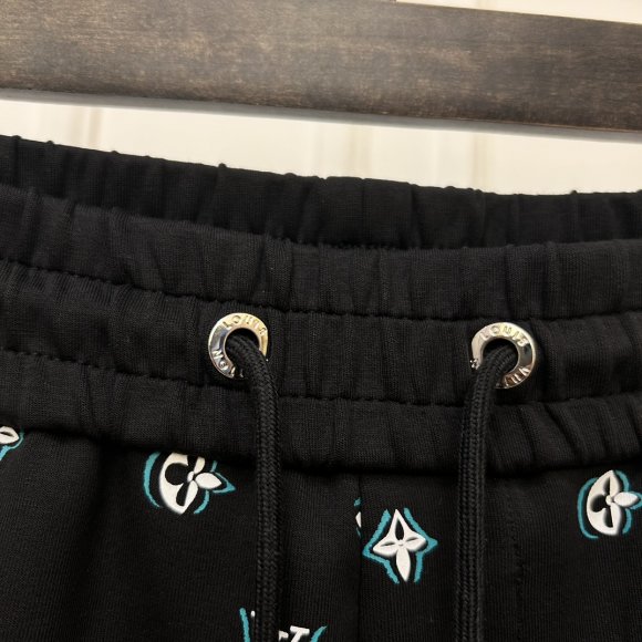 Louis Vuitton - Мужские шорты KN_2406LV11