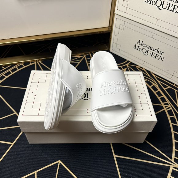Alexander McQueen - Женские шлепанцы сланцы GTL_1004AM7W Alexander McQueen - Женские шлепанцы сланцы GTL_1004AM7W