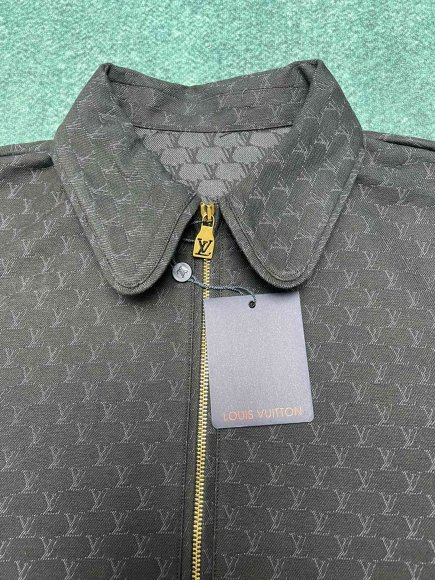 Louis Vuitton - Мужская куртка ветровка DZ_2907LV1