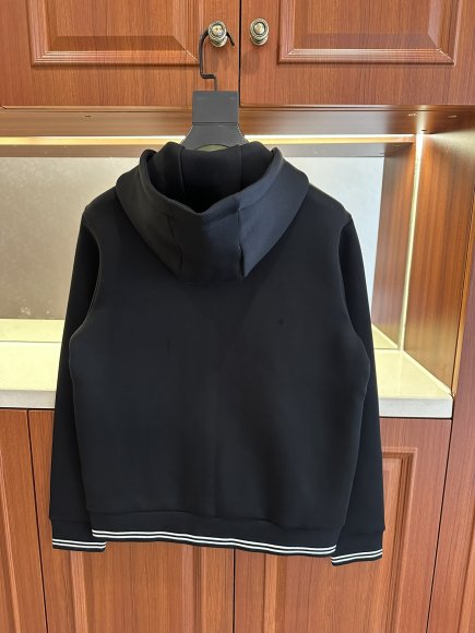 Gucci - Мужской спортивный костюм MI_0110GU8 Gucci - Мужской спортивный костюм MI_0110GU8