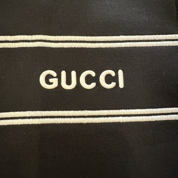 Gucci - Мужской спортивный костюм MI_0110GU8 Gucci - Мужской спортивный костюм MI_0110GU8