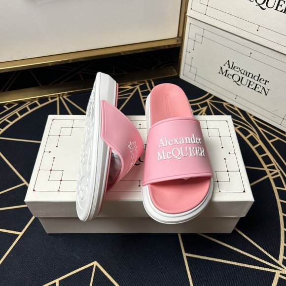 Alexander McQueen - Женские шлепанцы сланцы GTL_1004AM8W Alexander McQueen - Женские шлепанцы сланцы GTL_1004AM8W