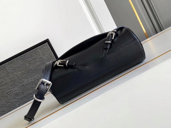 Givenchy Voyou Roller - Сумка цилиндр GI_1510GI1 Givenchy Voyou Roller - Сумка цилиндр GI_1510GI1