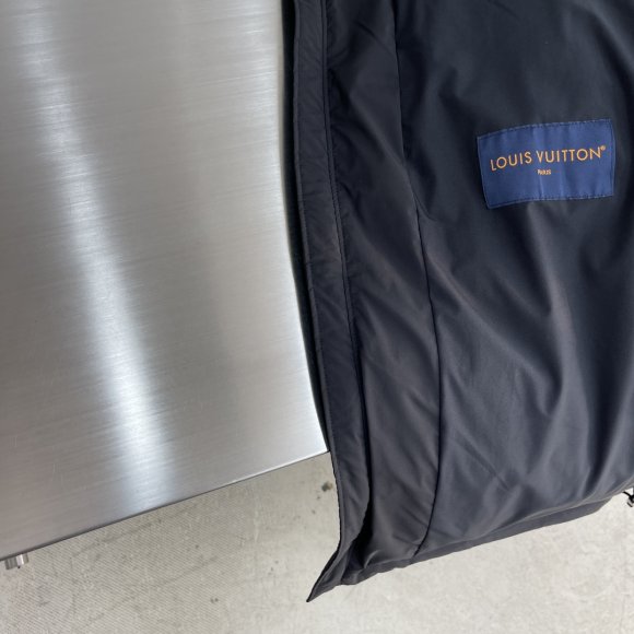 Louis Vuitton - Мужская куртка пуховик TJ_0210LV2 Louis Vuitton - Мужская куртка пуховик TJ_0210LV2