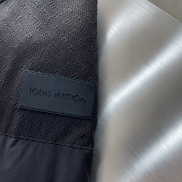 Louis Vuitton - Мужская куртка пуховик TJ_0210LV2 Louis Vuitton - Мужская куртка пуховик TJ_0210LV2